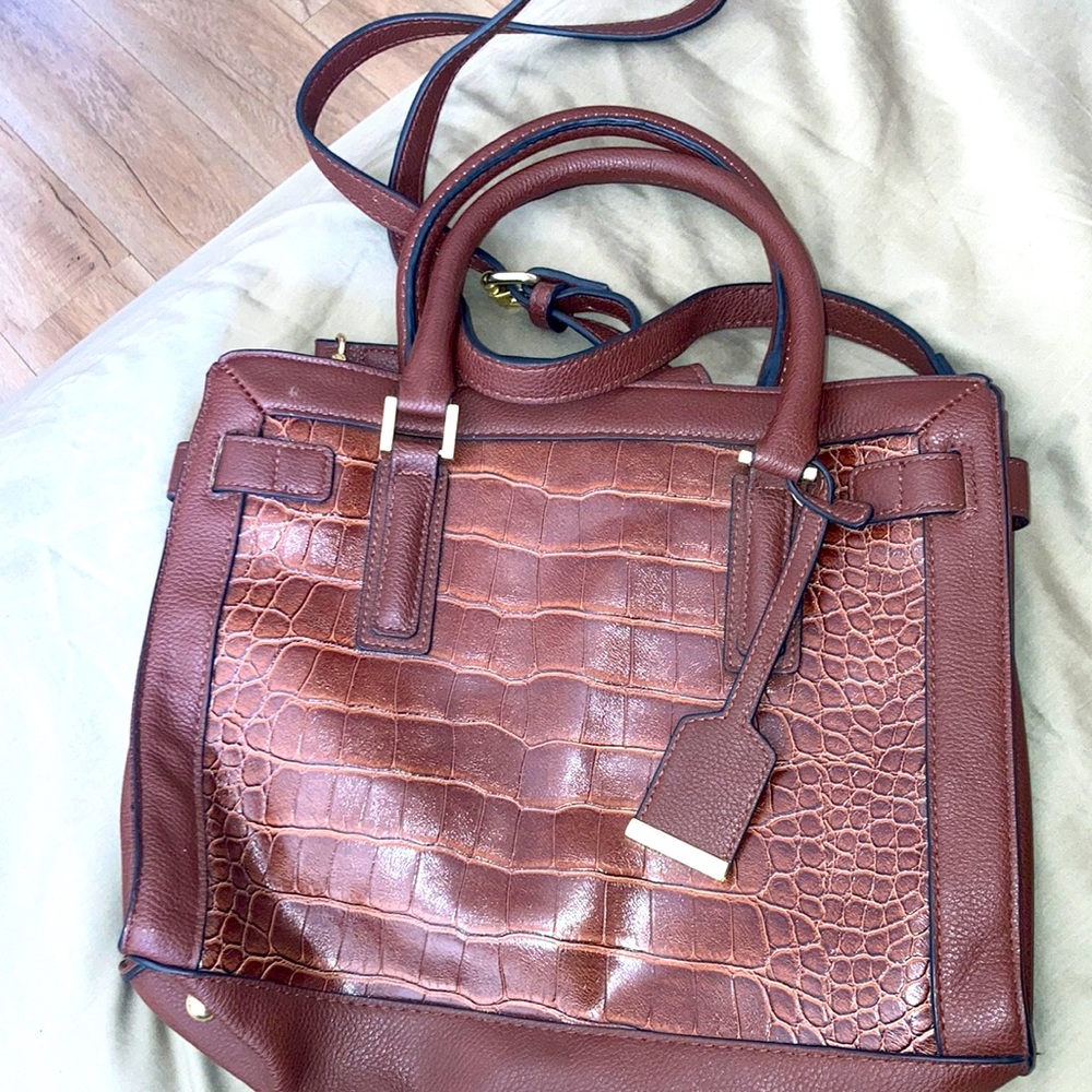 Medium size purse fake leather but sturdy and new